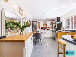 Kitchen/Breakfast Room- click for photo gallery